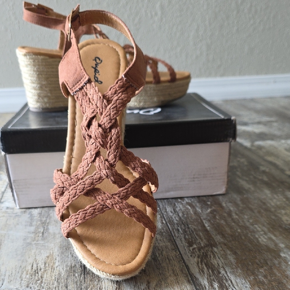 Qupid Women's Cinnamon Wedge Sandals